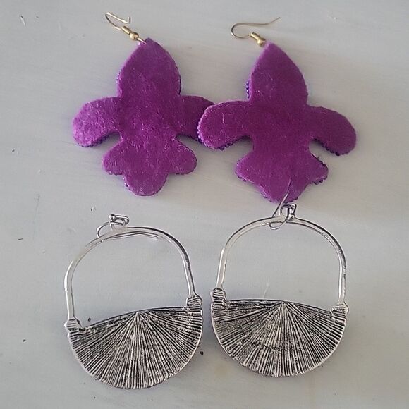 Mardi gras purple dangle earrings set of 2 - Picture 4 of 5